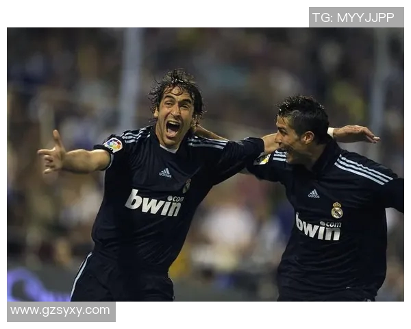 10号足球明星左边锋的精彩表现与职业生涯回顾分析